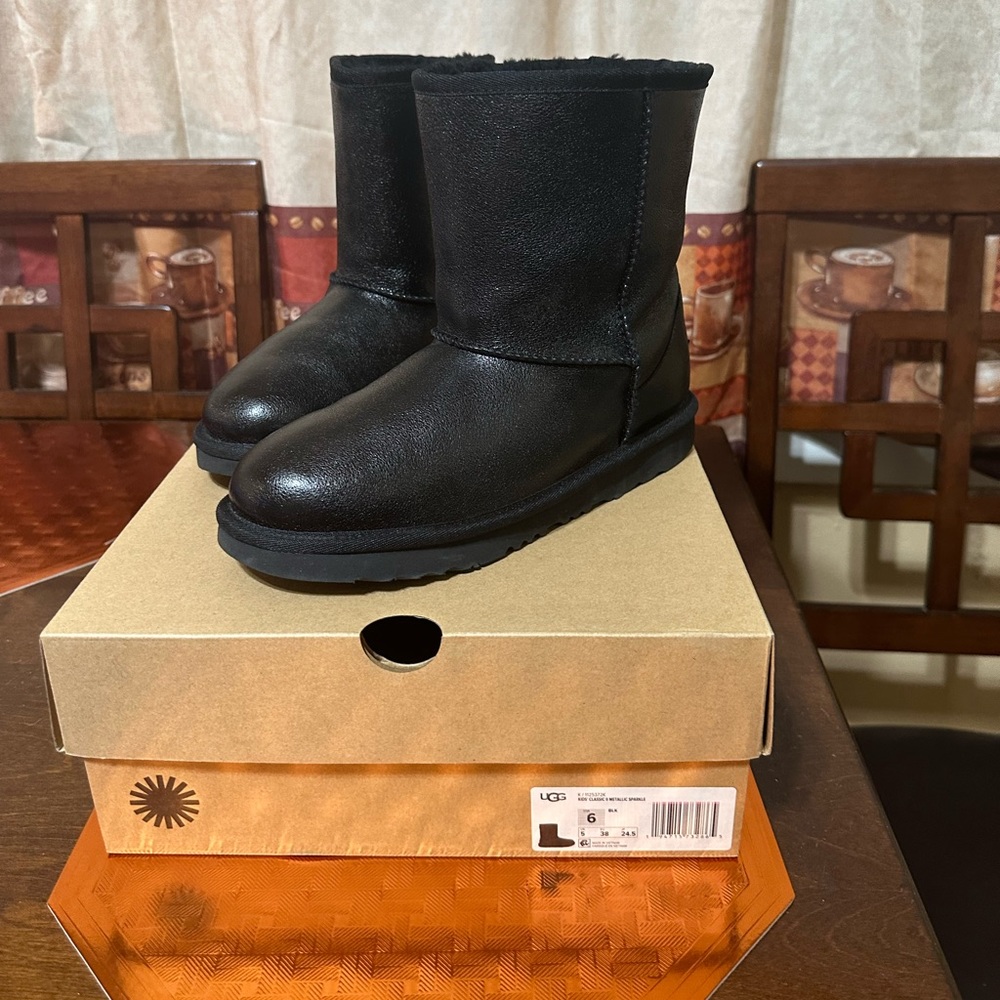 UGGS KIDS' CLASSIC | BLK METALLIC SPARKLE